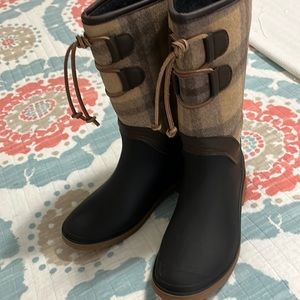 Alpine boots